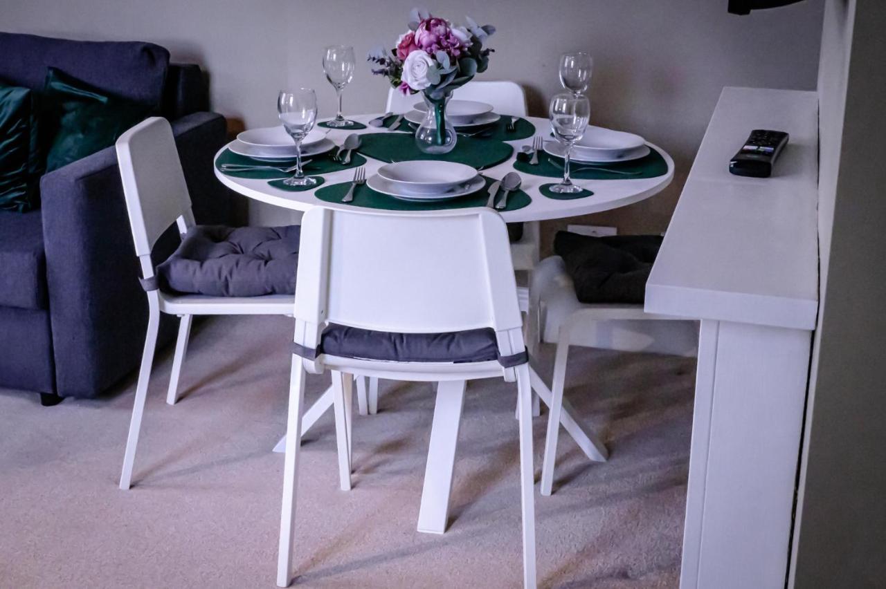 Lord Street - 2 Beautiful Apartments - Sleep Up To 14 Guests - By Rework Accommodation Chester Eksteriør bilde