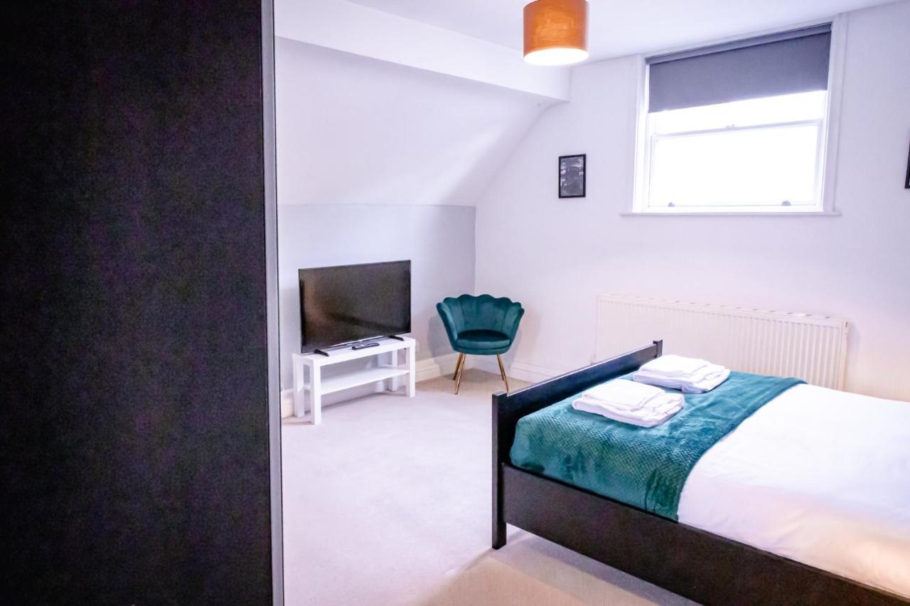 Lord Street - 2 Beautiful Apartments - Sleep Up To 14 Guests - By Rework Accommodation Chester Eksteriør bilde