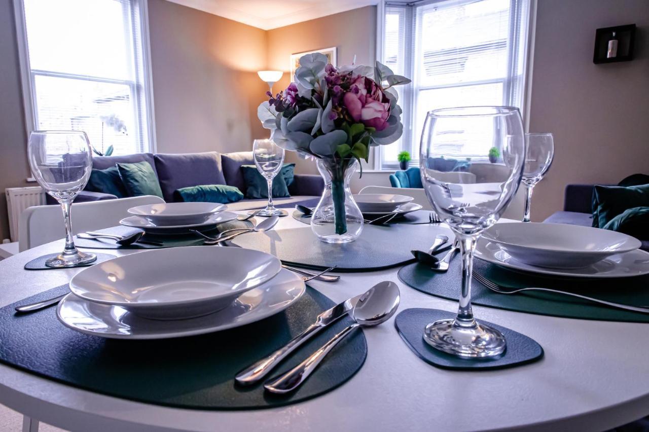 Lord Street - 2 Beautiful Apartments - Sleep Up To 14 Guests - By Rework Accommodation Chester Eksteriør bilde