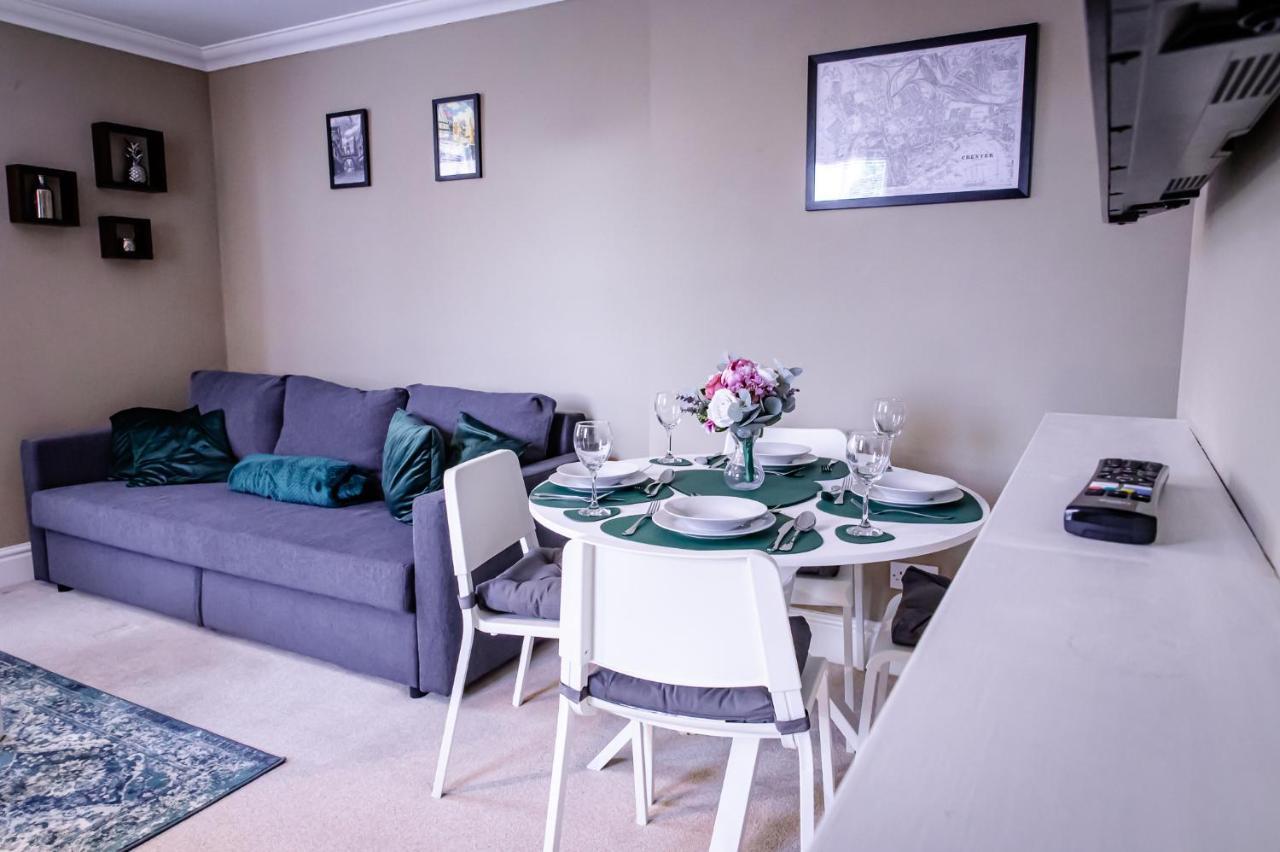 Lord Street - 2 Beautiful Apartments - Sleep Up To 14 Guests - By Rework Accommodation Chester Eksteriør bilde