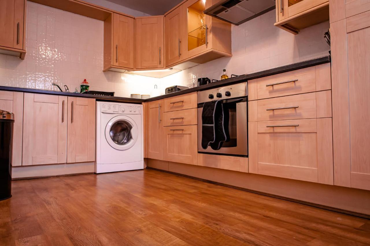 Lord Street - 2 Beautiful Apartments - Sleep Up To 14 Guests - By Rework Accommodation Chester Eksteriør bilde