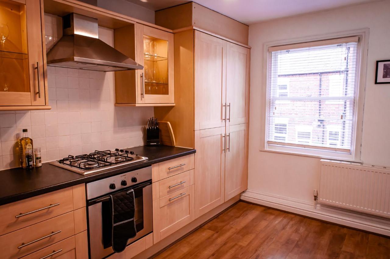 Lord Street - 2 Beautiful Apartments - Sleep Up To 14 Guests - By Rework Accommodation Chester Eksteriør bilde