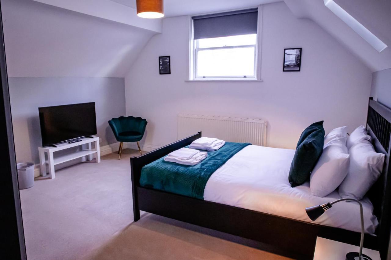 Lord Street - 2 Beautiful Apartments - Sleep Up To 14 Guests - By Rework Accommodation Chester Eksteriør bilde