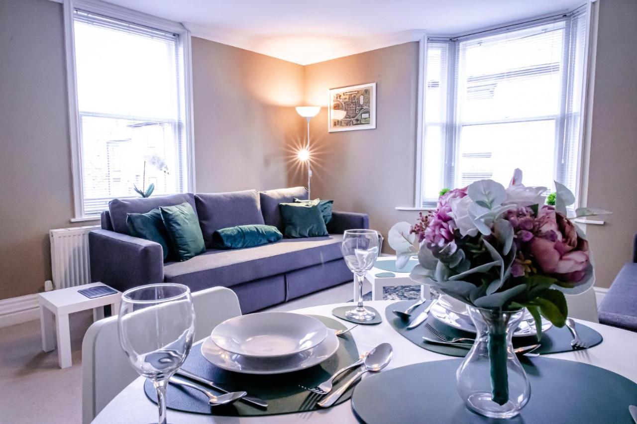 Lord Street - 2 Beautiful Apartments - Sleep Up To 14 Guests - By Rework Accommodation Chester Eksteriør bilde