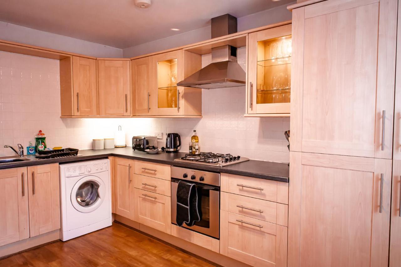 Lord Street - 2 Beautiful Apartments - Sleep Up To 14 Guests - By Rework Accommodation Chester Eksteriør bilde