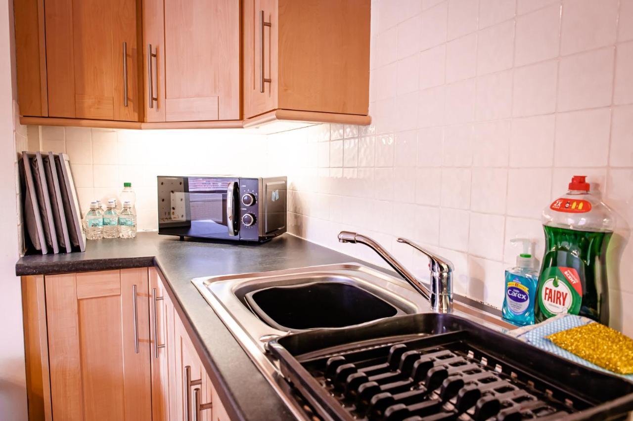 Lord Street - 2 Beautiful Apartments - Sleep Up To 14 Guests - By Rework Accommodation Chester Eksteriør bilde
