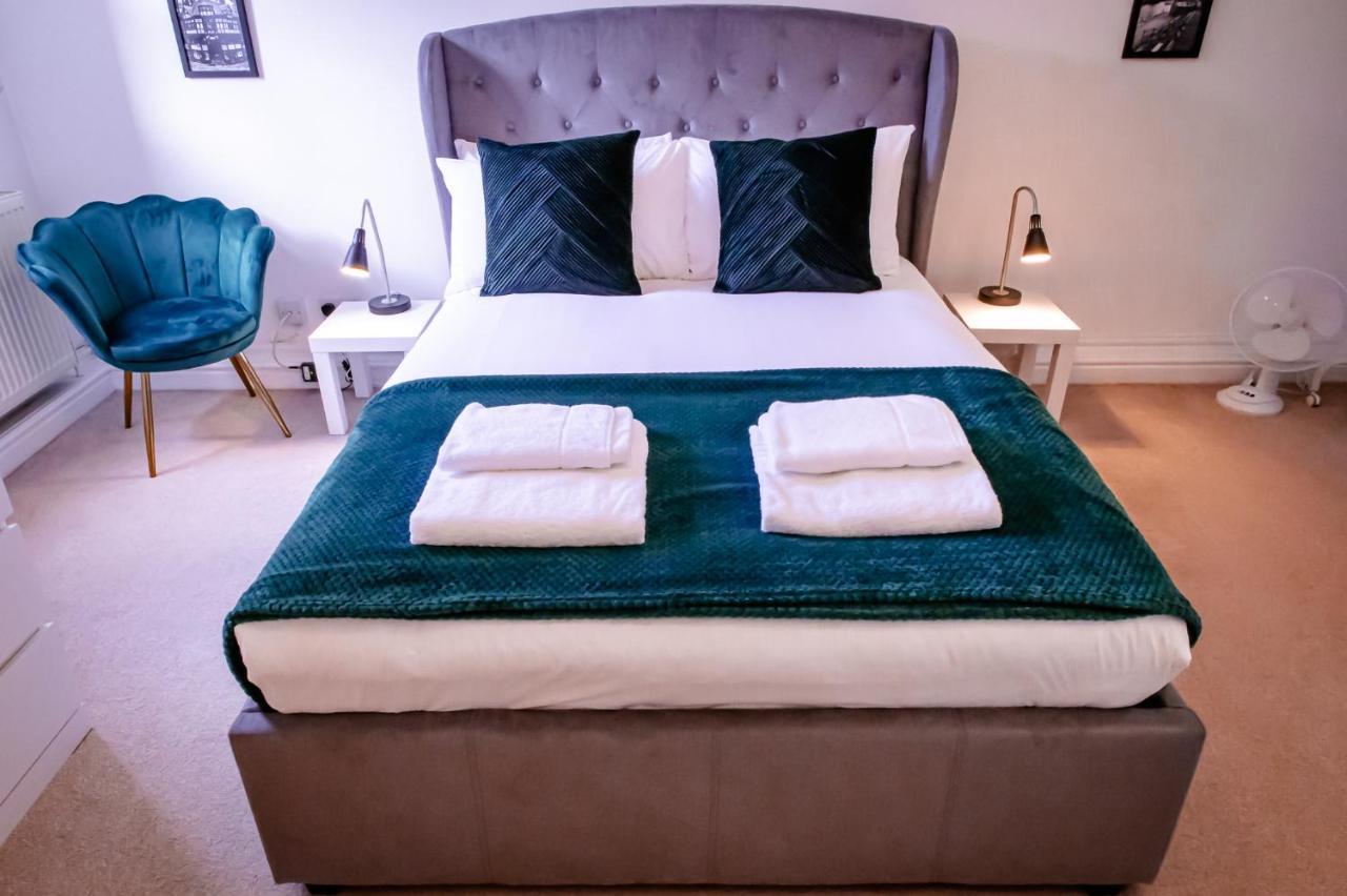 Lord Street - 2 Beautiful Apartments - Sleep Up To 14 Guests - By Rework Accommodation Chester Eksteriør bilde