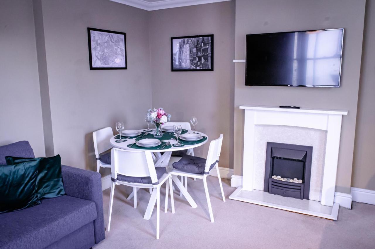 Lord Street - 2 Beautiful Apartments - Sleep Up To 14 Guests - By Rework Accommodation Chester Eksteriør bilde