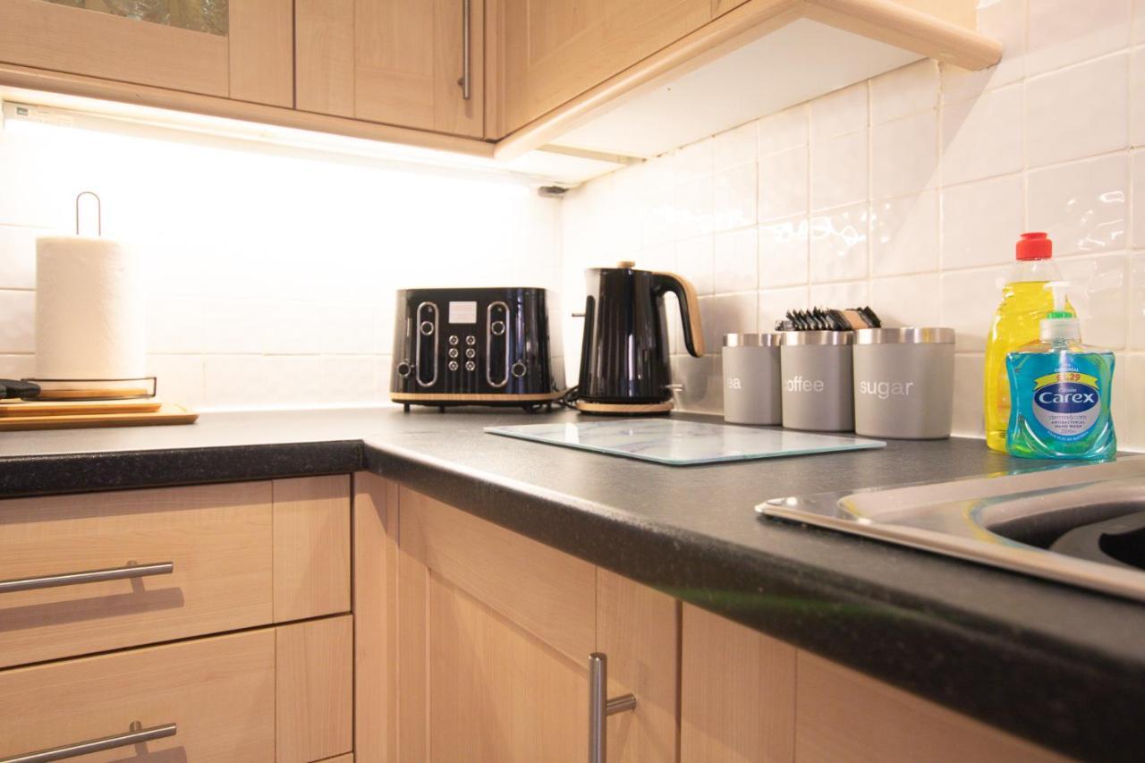 Lord Street - 2 Beautiful Apartments - Sleep Up To 14 Guests - By Rework Accommodation Chester Eksteriør bilde