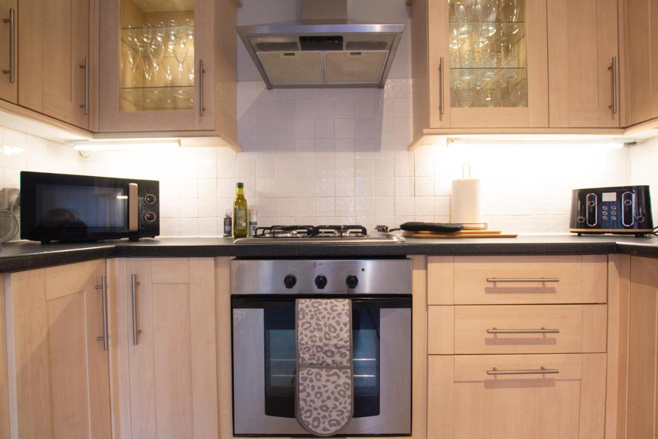 Lord Street - 2 Beautiful Apartments - Sleep Up To 14 Guests - By Rework Accommodation Chester Eksteriør bilde