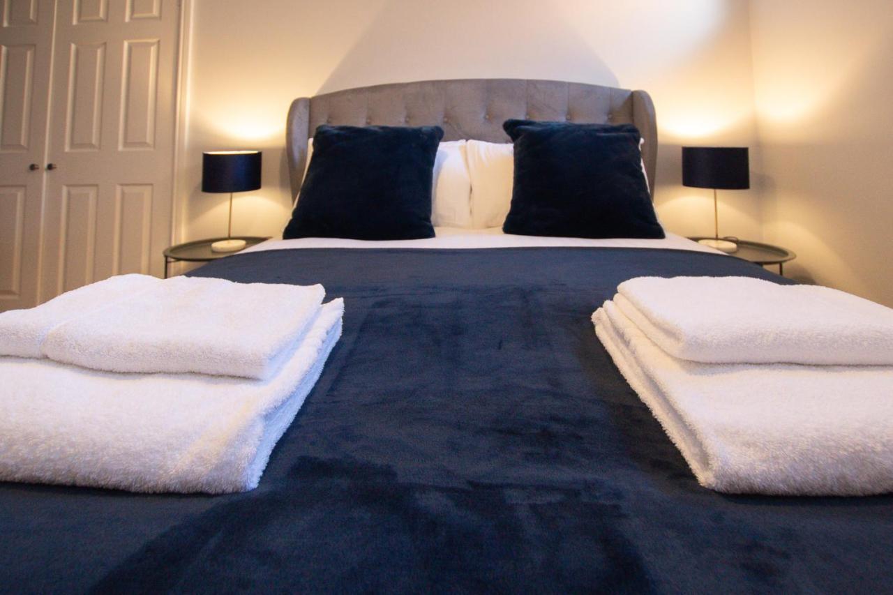 Lord Street - 2 Beautiful Apartments - Sleep Up To 14 Guests - By Rework Accommodation Chester Eksteriør bilde