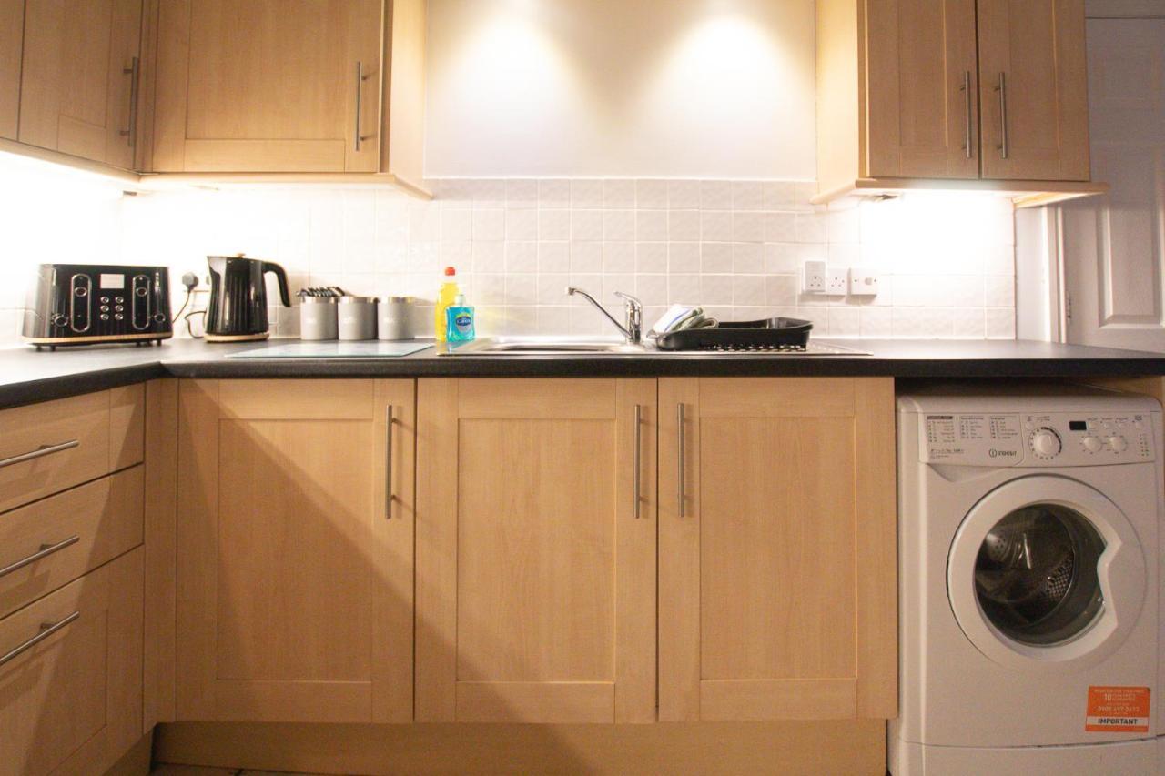 Lord Street - 2 Beautiful Apartments - Sleep Up To 14 Guests - By Rework Accommodation Chester Eksteriør bilde