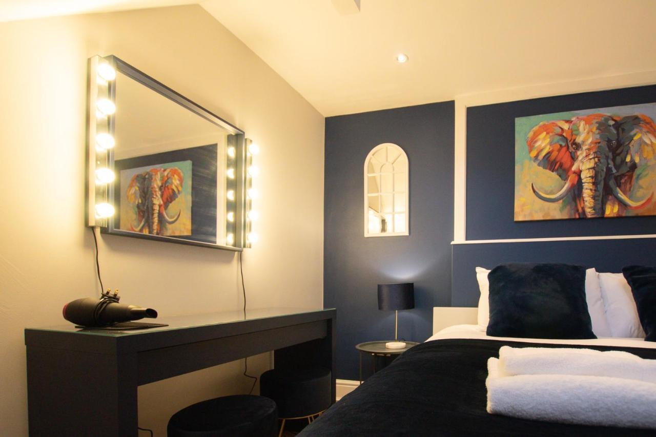 Lord Street - 2 Beautiful Apartments - Sleep Up To 14 Guests - By Rework Accommodation Chester Eksteriør bilde