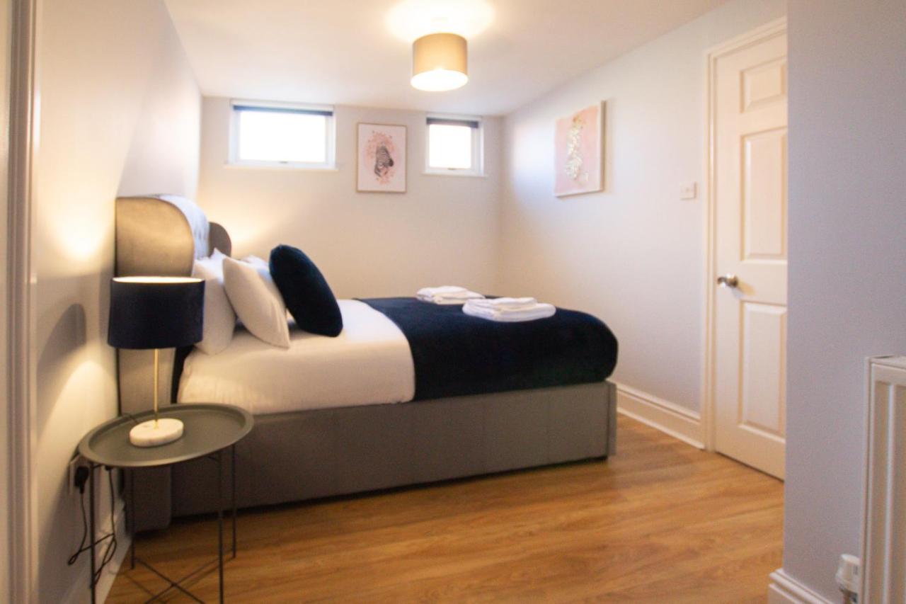 Lord Street - 2 Beautiful Apartments - Sleep Up To 14 Guests - By Rework Accommodation Chester Eksteriør bilde