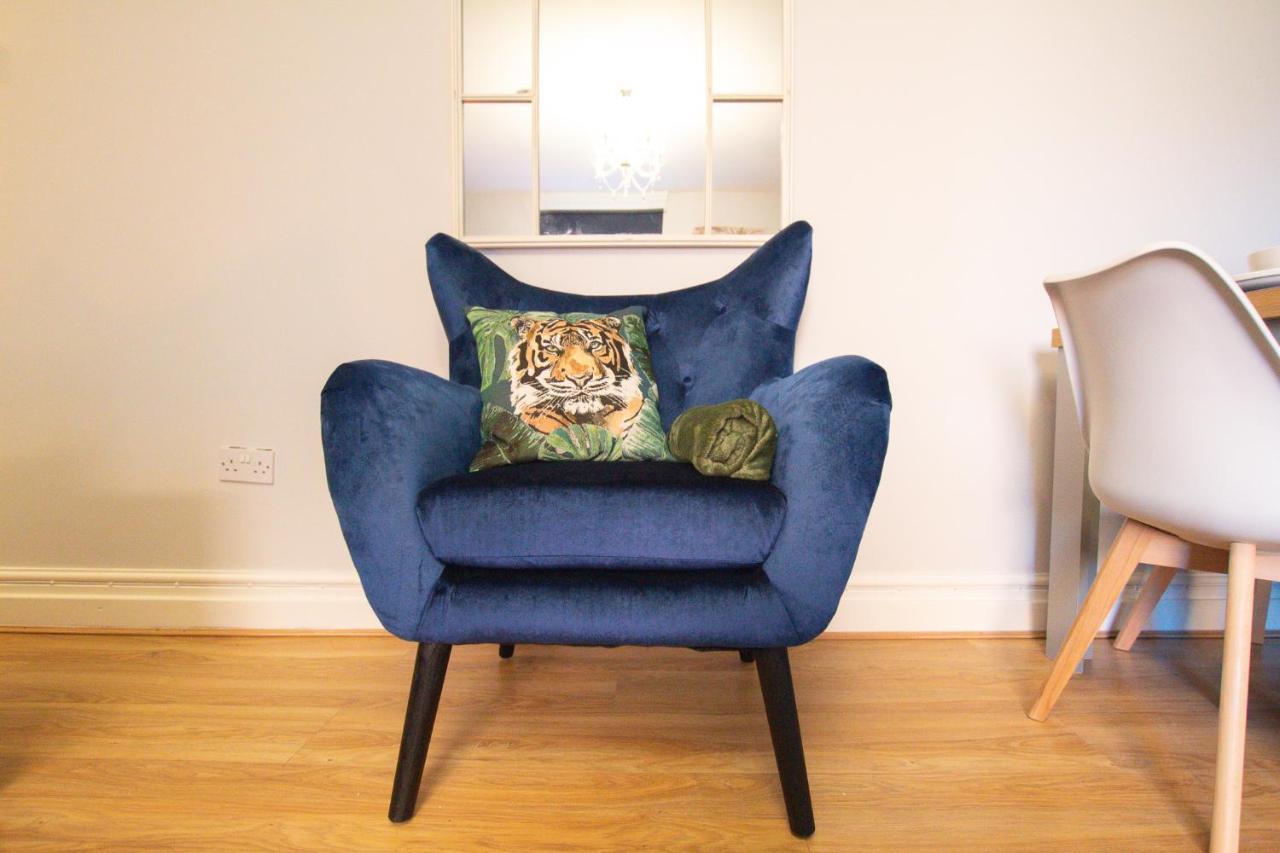 Lord Street - 2 Beautiful Apartments - Sleep Up To 14 Guests - By Rework Accommodation Chester Eksteriør bilde