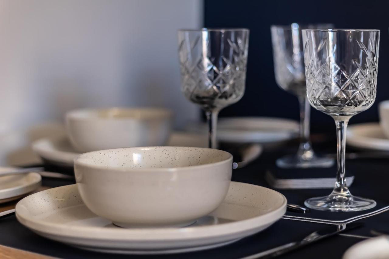 Lord Street - 2 Beautiful Apartments - Sleep Up To 14 Guests - By Rework Accommodation Chester Eksteriør bilde