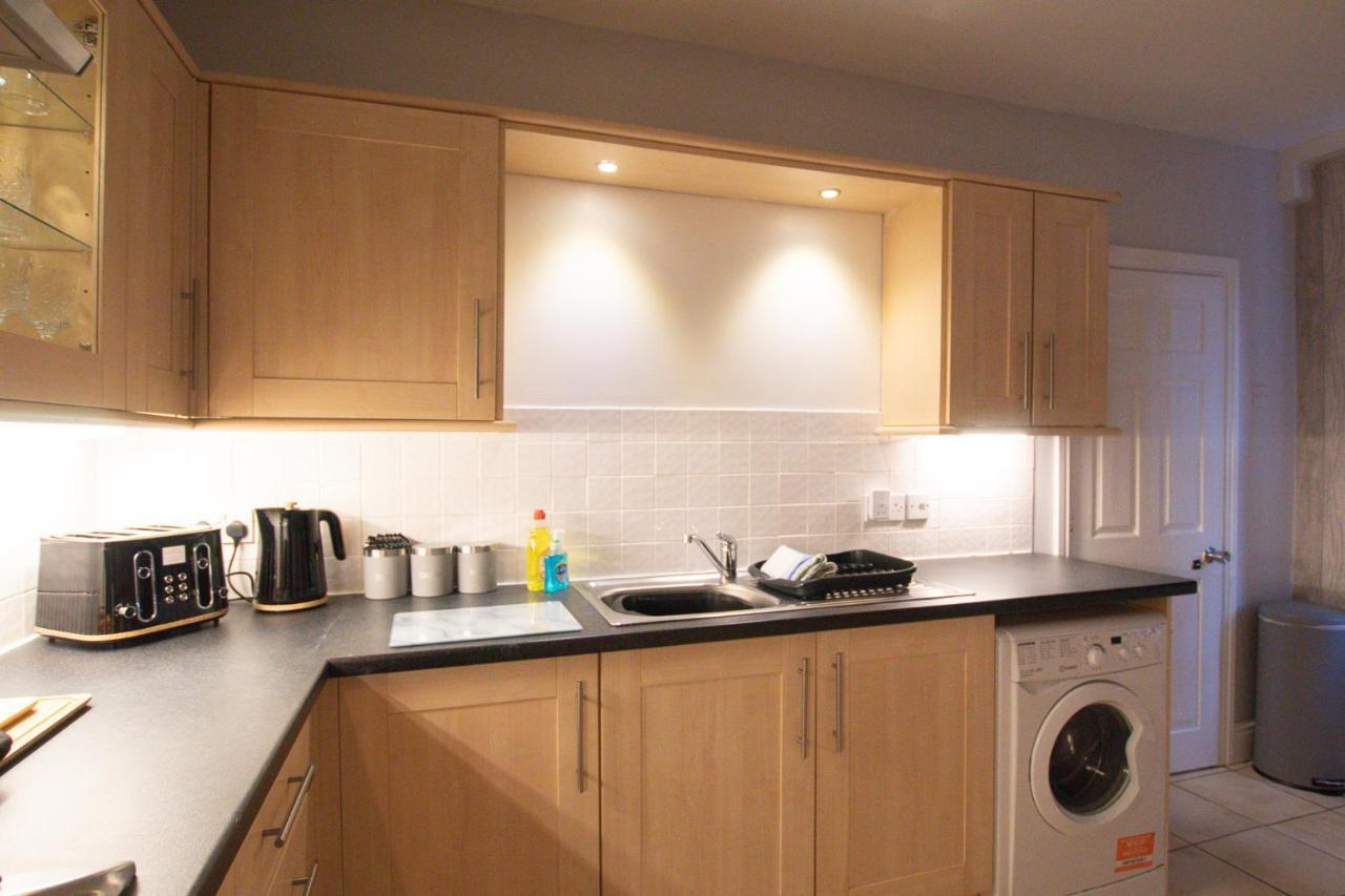 Lord Street - 2 Beautiful Apartments - Sleep Up To 14 Guests - By Rework Accommodation Chester Eksteriør bilde