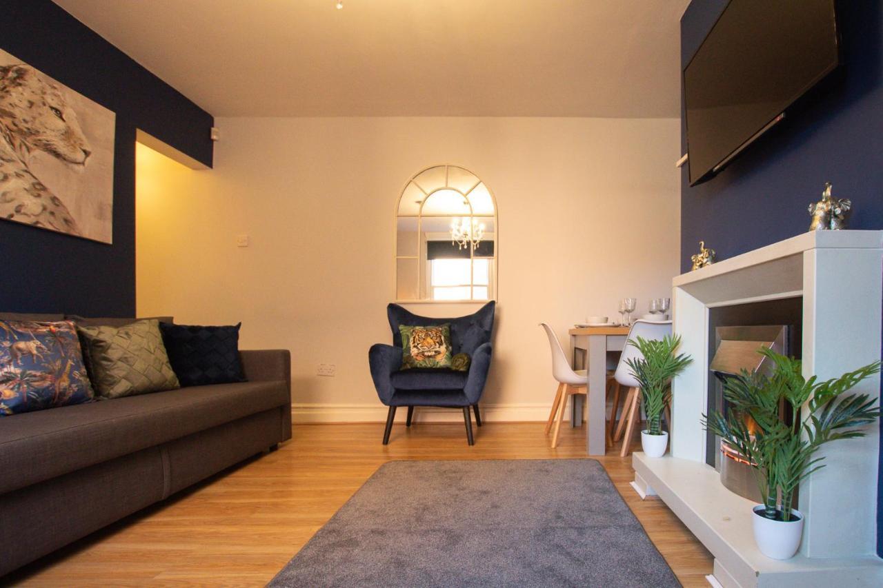 Lord Street - 2 Beautiful Apartments - Sleep Up To 14 Guests - By Rework Accommodation Chester Eksteriør bilde