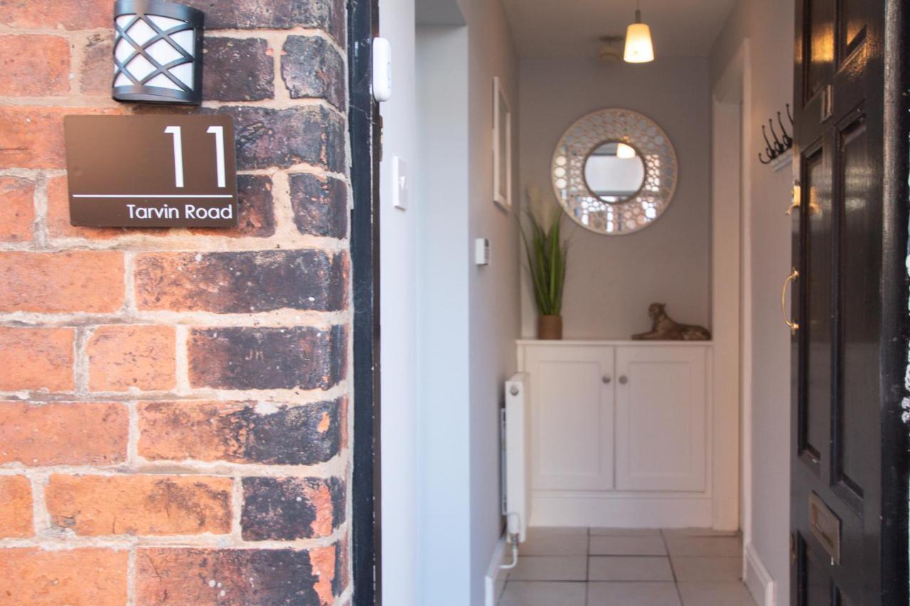 Lord Street - 2 Beautiful Apartments - Sleep Up To 14 Guests - By Rework Accommodation Chester Eksteriør bilde